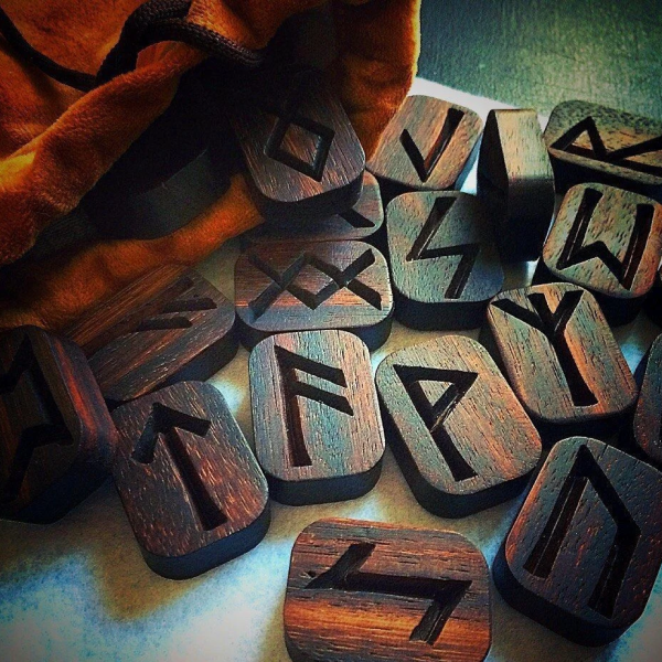 1677671989_papik-pro-p-runi-krasivie-risunki-6