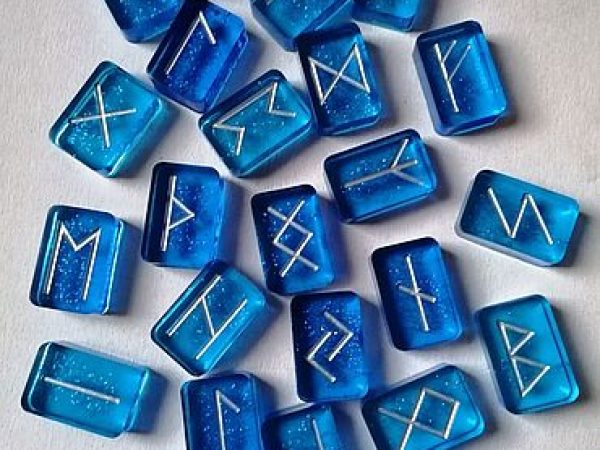 cde7ad61326dedccd9f9ed18e9d3--fen-shuj-i-ezoterika-runy-iz-epoksidnoj-smoly