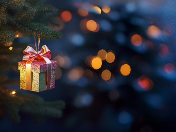 christmas-tree-gift-ornament